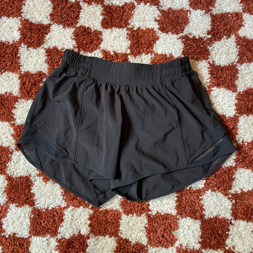 lululemon Black Hotty Hot Short 2.5” | size 6